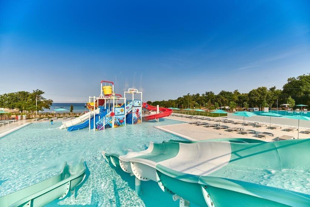 Adriamar Mobile Homes In Camping Park ウマグ エクステリア 写真