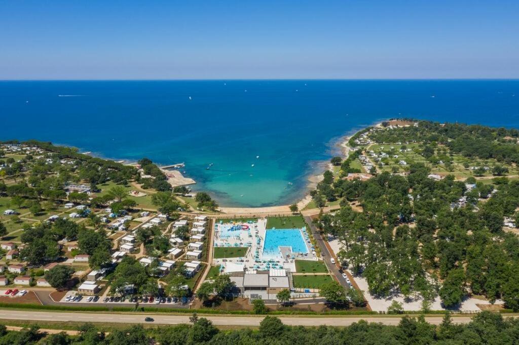 Adriamar Mobile Homes In Camping Park ウマグ エクステリア 写真