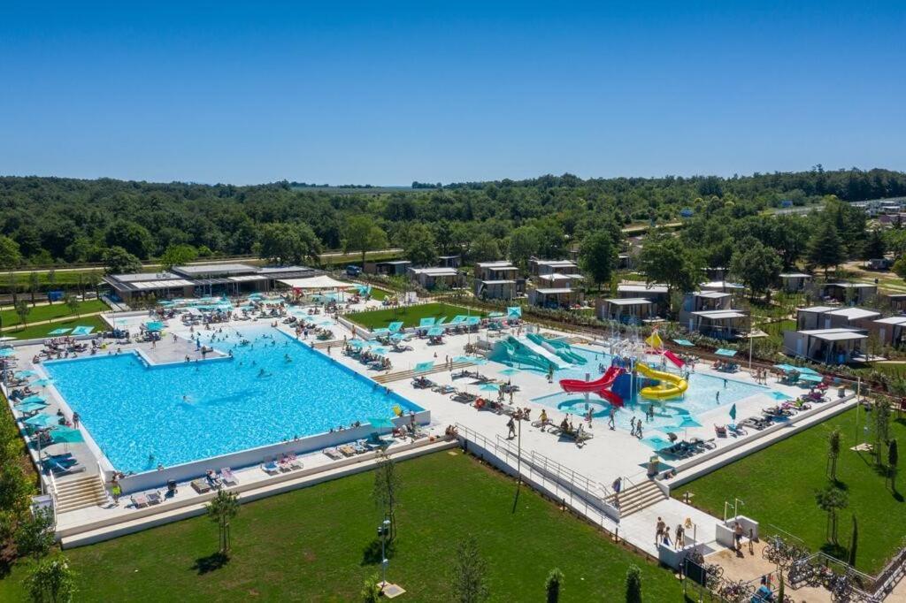 Adriamar Mobile Homes In Camping Park ウマグ エクステリア 写真