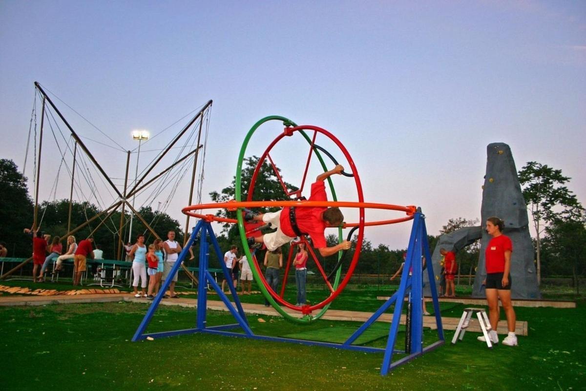 Adriamar Mobile Homes In Camping Park ウマグ エクステリア 写真