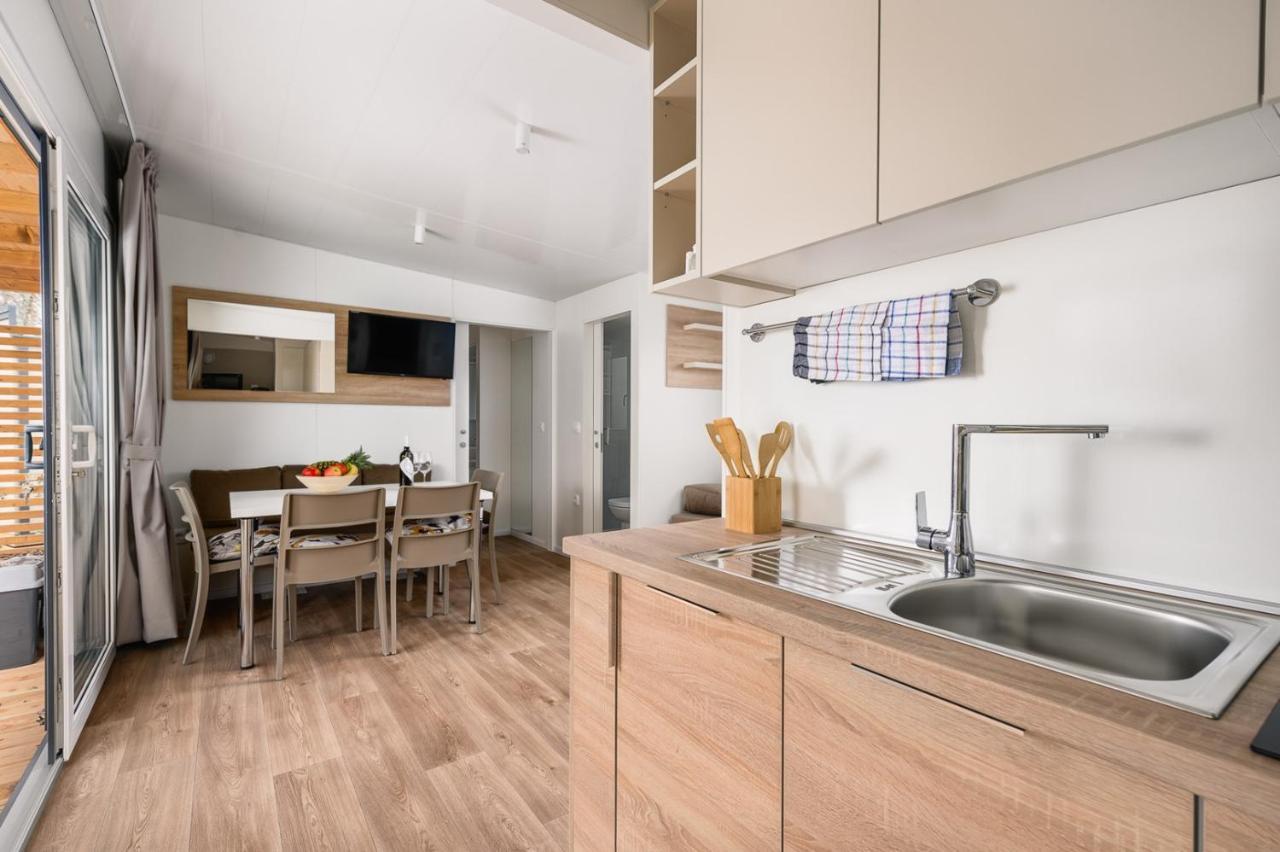 Adriamar Mobile Homes In Camping Park ウマグ エクステリア 写真