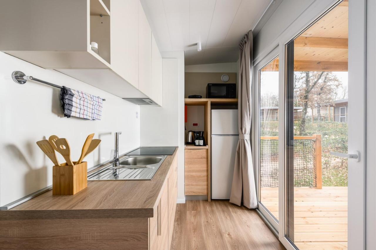 Adriamar Mobile Homes In Camping Park ウマグ エクステリア 写真